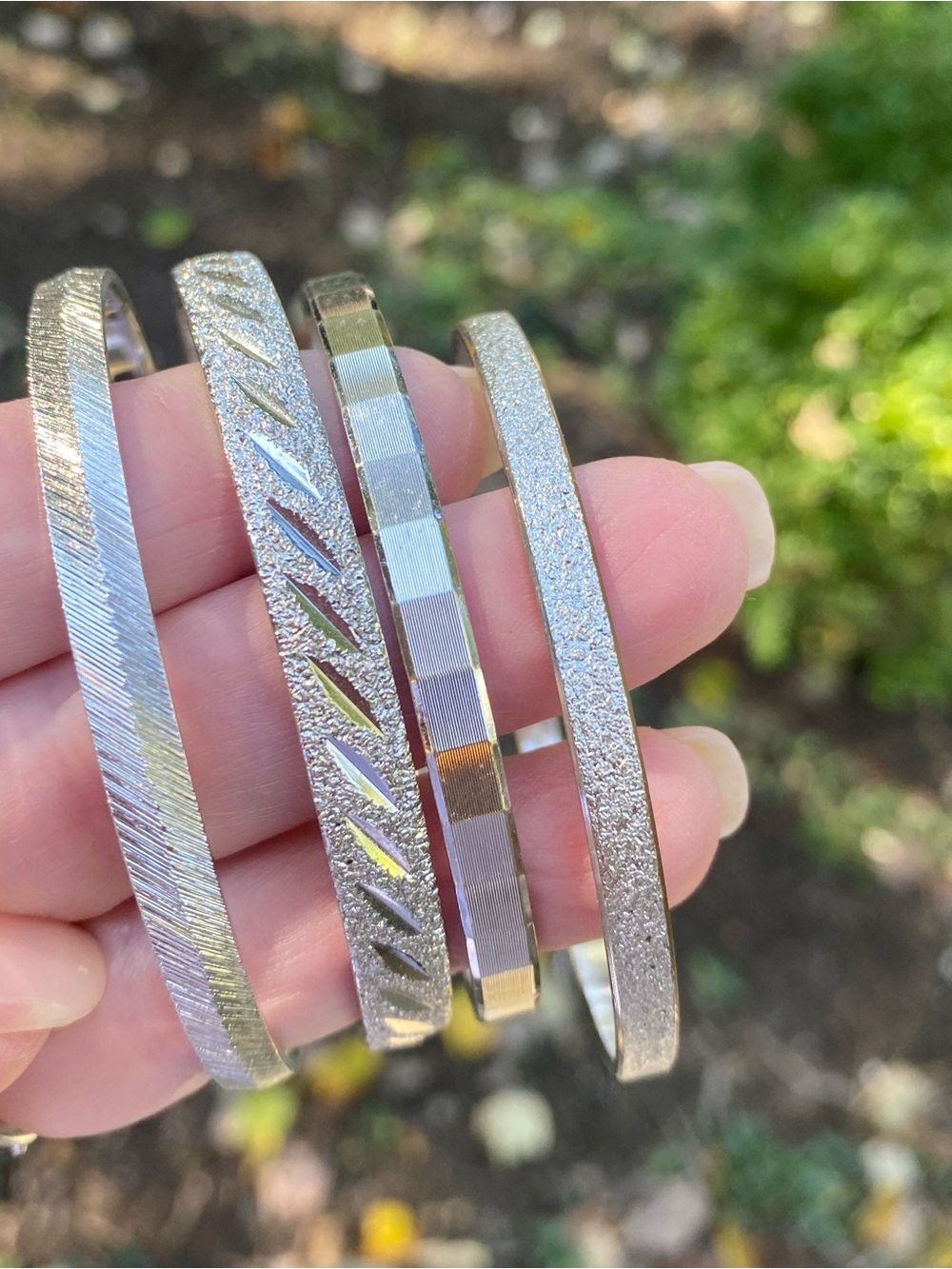 Set of 4 Classic Vtg MONET Silver-Tone Bangles. 4 Different Styles🌸